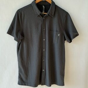 Men's Vuori Ace Short Sleeve Button Down Shirt Charcoal Gray Size Medium